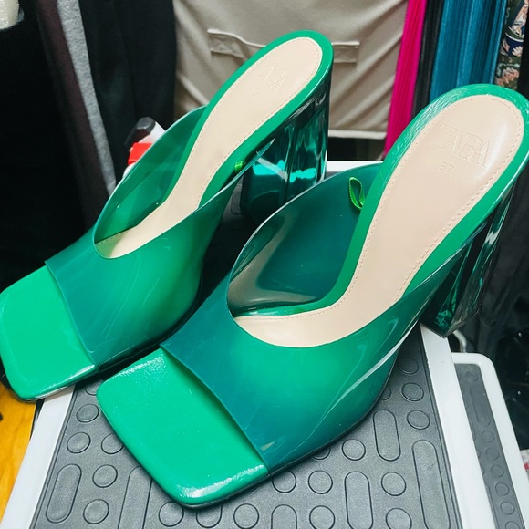 Zara Green Block Heel Sandals - Picture 2 of 9